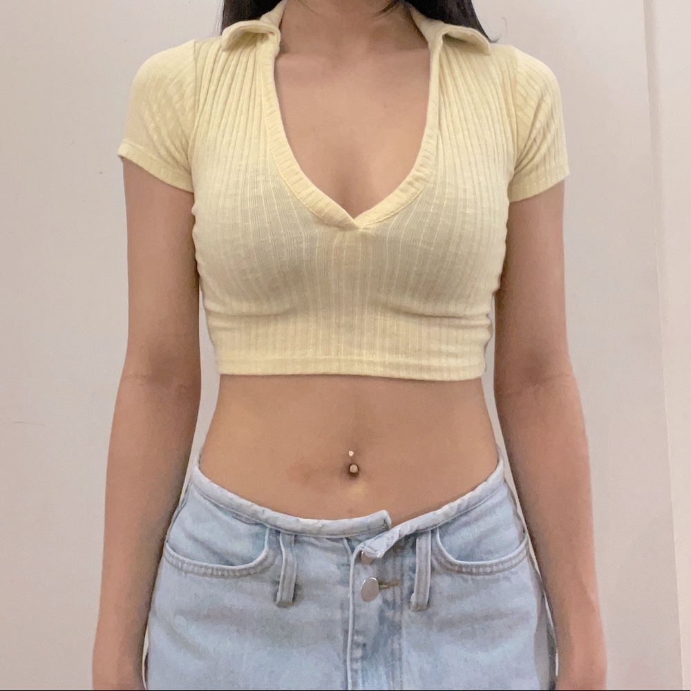Cropped yellow collared tee ☀️
